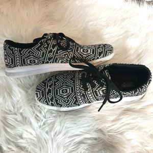 Aztec print tennis shoes